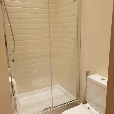 Apartment London Luxury: Spacious 3-bed Near Tube With Parking Ilford