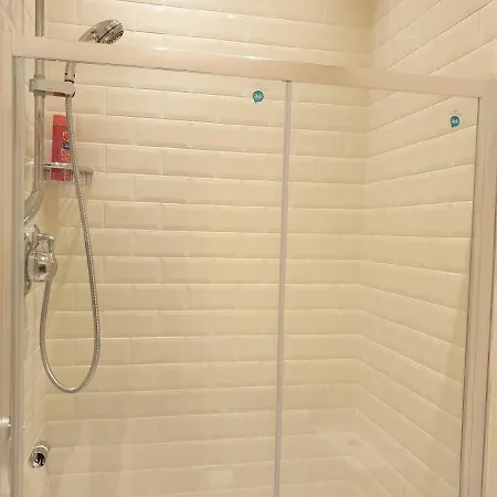 London Luxury: Spacious 3-bed Near Tube With Parking