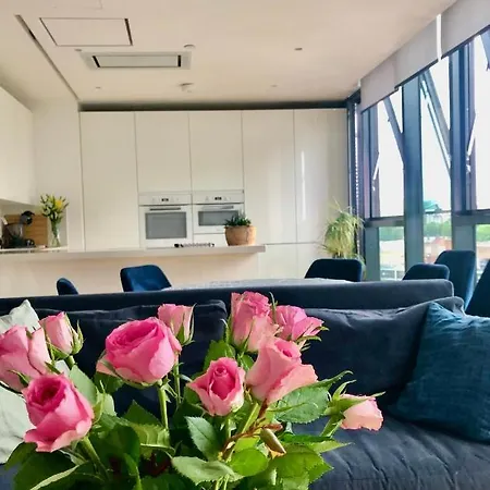 Luxury 2 Bedroom 20 Min From