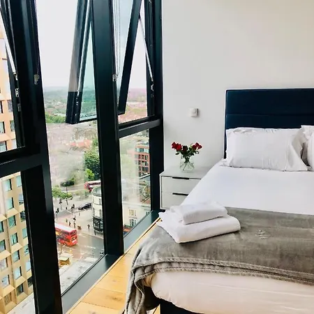 Luxury 2 Bedroom 20 Min From Apartman *