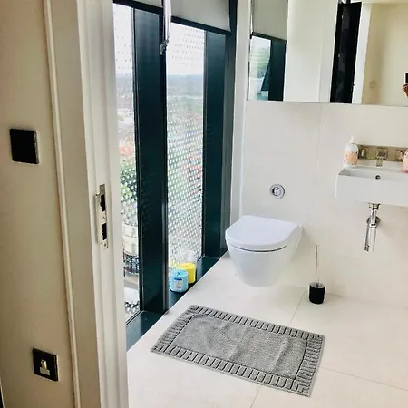 Luxury 2 Bedroom 20 Min From