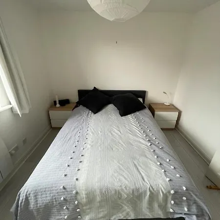 Apartment 2bd Flat With Views Of Canary Wharf - Rotherhithe