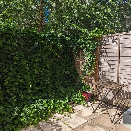 Modern Studio In Finsbury Park