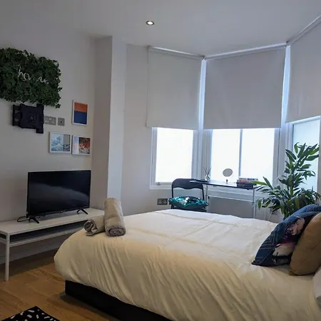 Modern Studio In Finsbury Park London