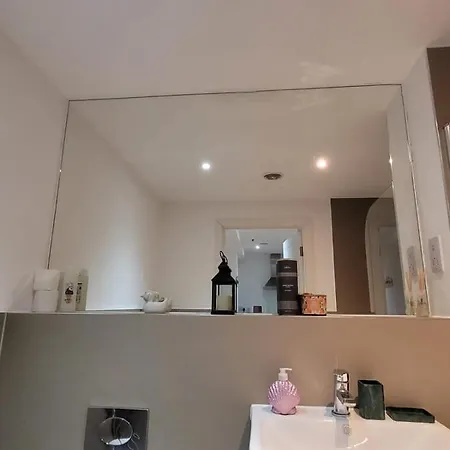 Modern 2br Flat Canterbury London Cb66 Croydon