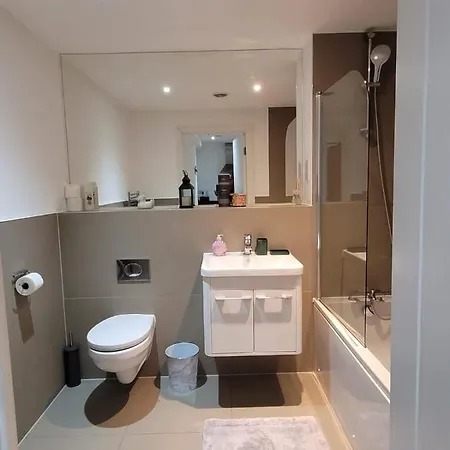 Modern 2br Flat Canterbury London Cb66