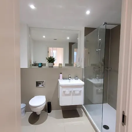 Apartment Modern 2br Flat Canterbury London Cb66 *