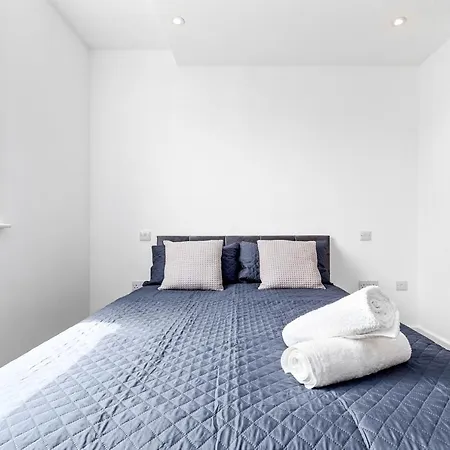 London's Charm 2 Bedroom Flat Cb3 * Croydon