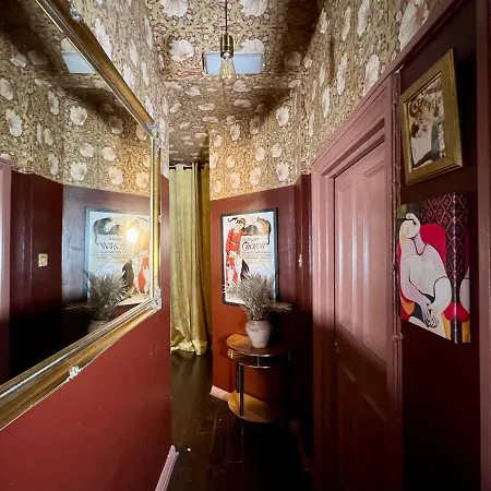 Central Hideout Apartment