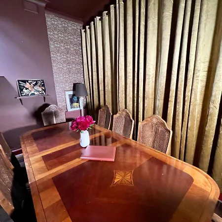 Central Hideout Appartement