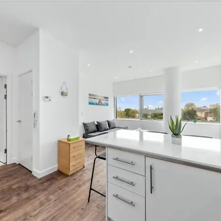 Airy 2br Flat Delta London Dp332 * Croydon