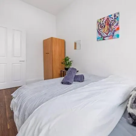 Apartment Living 2 Bedroom Flat 2 Mins To Clapahm Junction Cj London