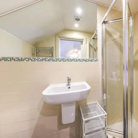 Apartment Quiet Double Studio Flat London