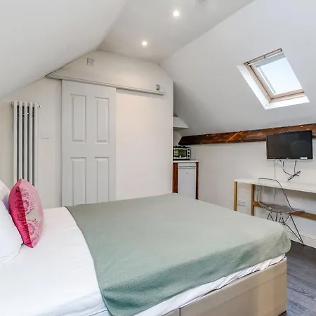 Quiet Double Studio Flat London