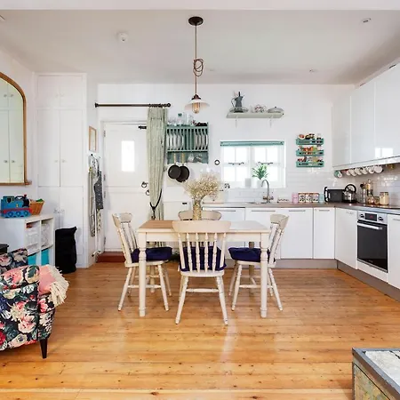 Veeve - Harmonious Hideaway London