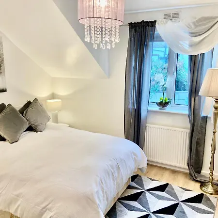 Daire Self Contained, Newly Furbished Londra