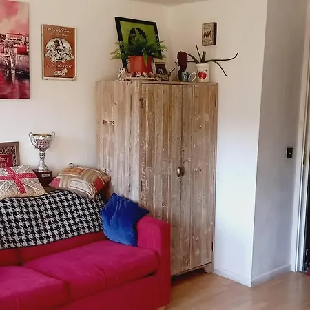 Lovely 2-bed In Battersea Apartment *