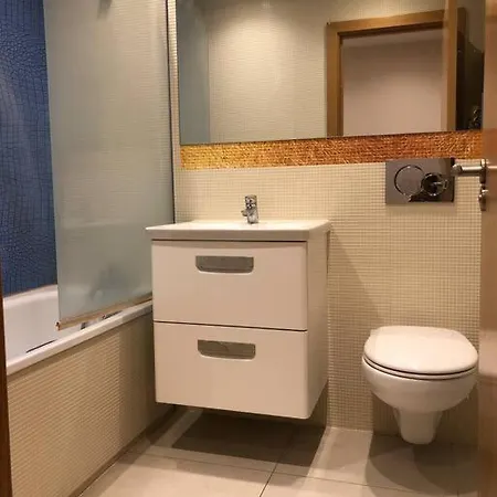 Flat In North Acton *