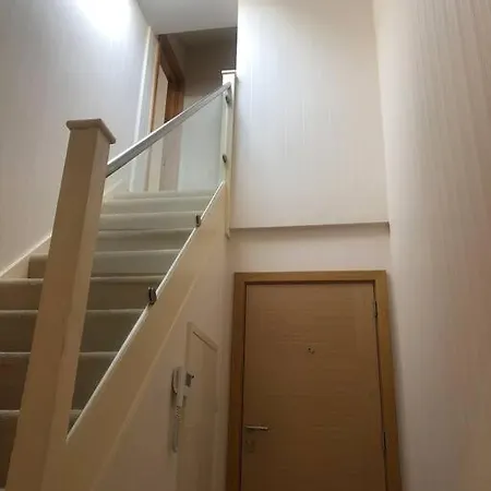 Flat In North Acton