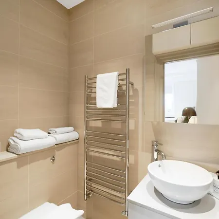 Apartment Spacious And Modern 4 Beds In Kensington