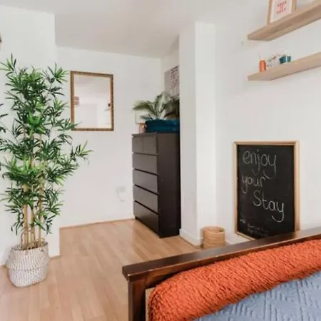 Private Double & Private Bathroom In Our London