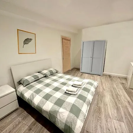 2 Minutes From Hyde Park, Private F *