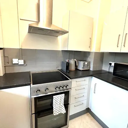 Charming 2-bed Flat With Balcony Close To White Westfield Apartment