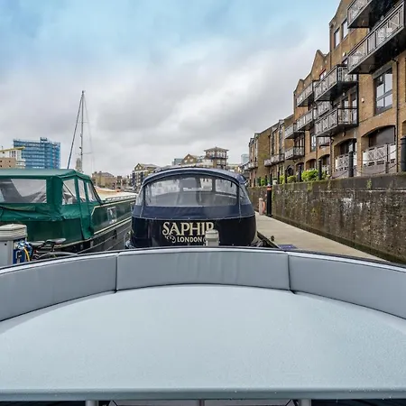 Elegant Houseboat Near Canary Wharf London