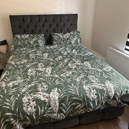 Huge By Bridge - King Sized Bed * London