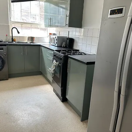 Apartment Huge By Bridge - King Sized Bed