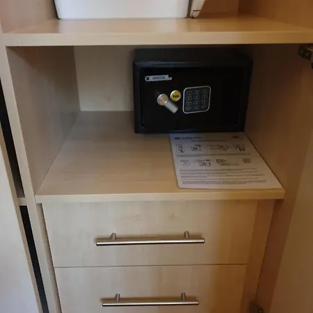 London Luxury: Spacious 3-bed Near Tube With Parking * Ilford
