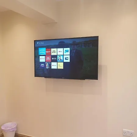 London Luxury 3 Bedroom Sleeps 8 With 3 Bathrooms 4 Mins Walk To Tube Free Parking Apartmán Ilford