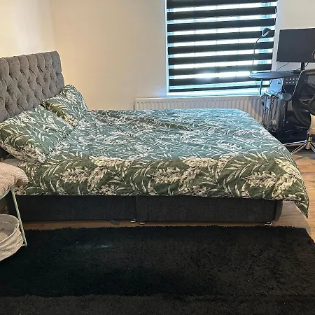 Huge By Bridge - King Sized Bed * London