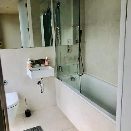 Apartment Luxury 2 Bedroom 20 Min From London