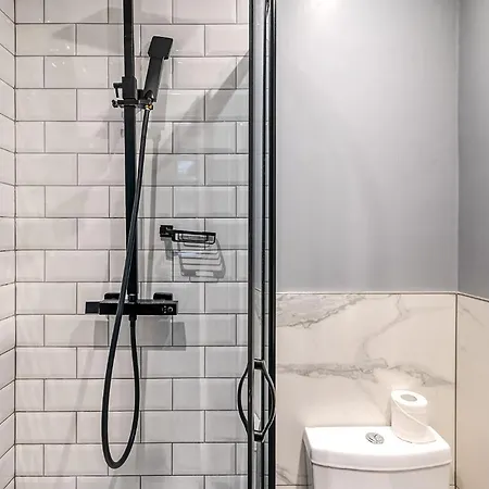 Apartment Relay - 109 Warwick Road *