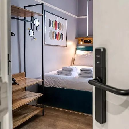 Relay - 109 Warwick Road Apartment London