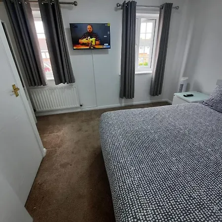 Two Bedroom Luxury House Thamesmead (Greater London)