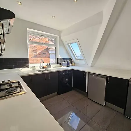 2 Bedroom Flat In Camden Apartment *