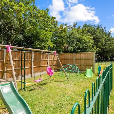 2 Bed, 2 Bath Gated Heathrow Lux * West Drayton (Middlesex)
