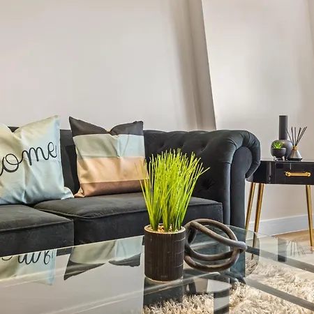 2 Bed, 2 Bath Gated Heathrow Lux West Drayton (Middlesex)