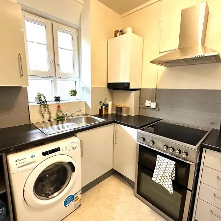 Charming 2-bed Flat With Balcony Close To White Westfield * London
