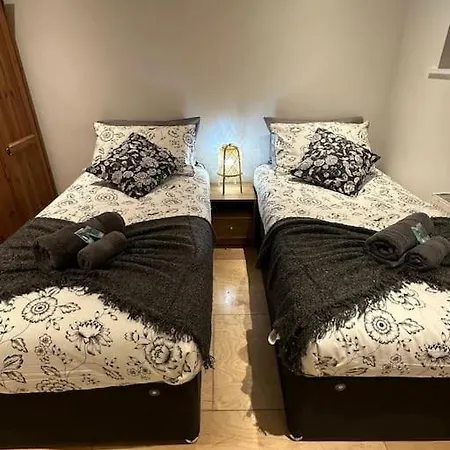 Double Or Twin In A Sharing House Zone 2 Apartment