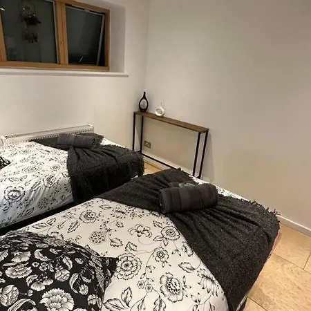 Double Or Twin In A Sharing House Zone 2 Apartment