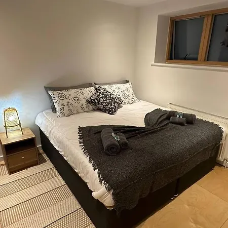 Double Or Twin In A Sharing House Zone 2 London