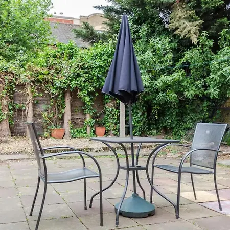 Homely 3 Bedroom House With A Garden Holiday home