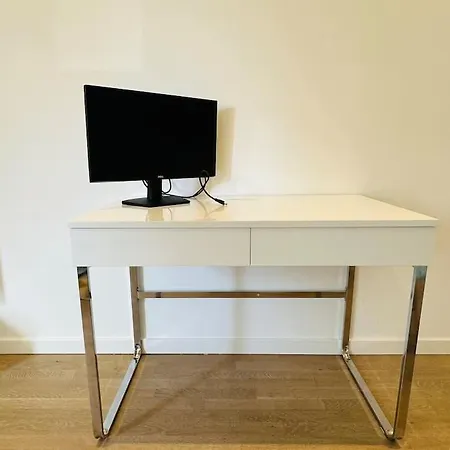 Apartment Spacious Flat, Fast Wifi, Free Parking London