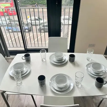 Luxuries 2 Bed Flat In Canary Wharf Apartment
