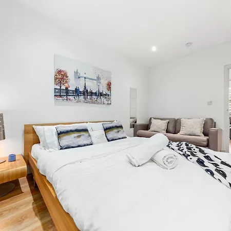 3-bedroom Flat In Sleeps 14 Hy1 * London