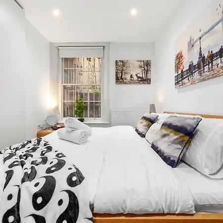 3-bedroom Flat In Sleeps 14 Hy1 Apartment *