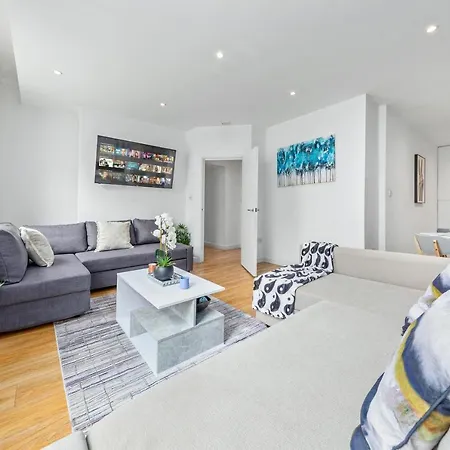 3-bedroom Flat In Sleeps 14 Hy1 London